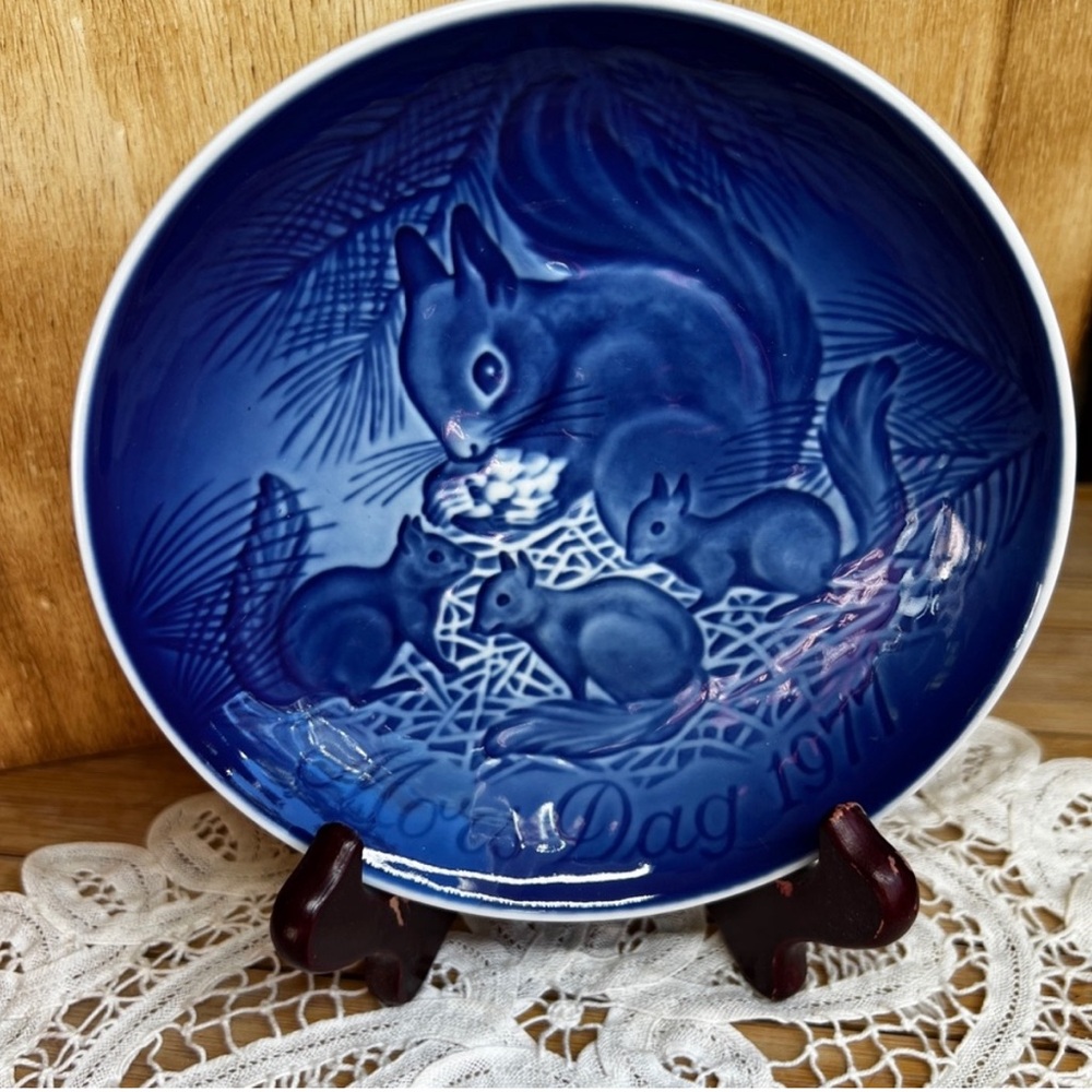 Copenhagen Porcelain Vintage Blue Glaze Mama Squirrel Mother’s Day Plate 1977